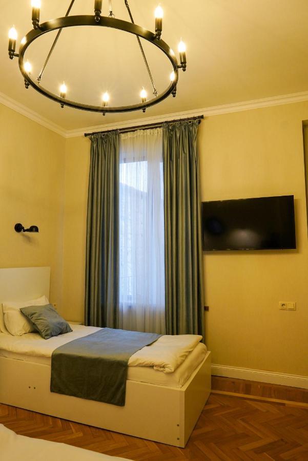 Hotel Ticiani 15 쿠타이시 외부 사진